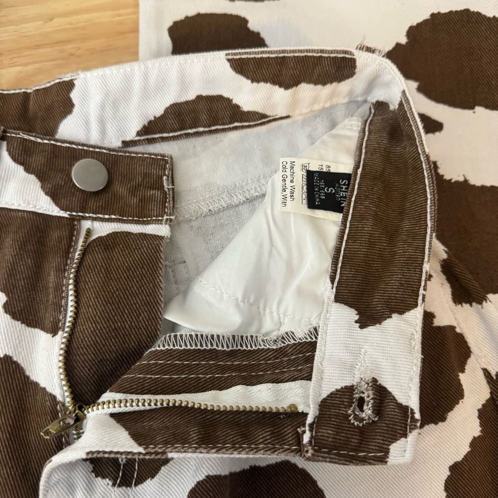 Cow Print High Rise Wide‎ Leg Denim Jeans - Picture 6 of 8